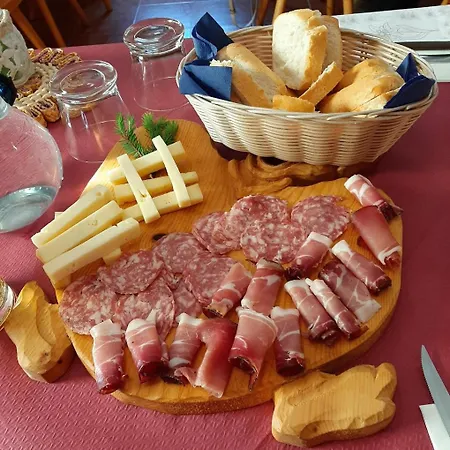 Han/Misafirhane Rifugio Forcella Zovo *